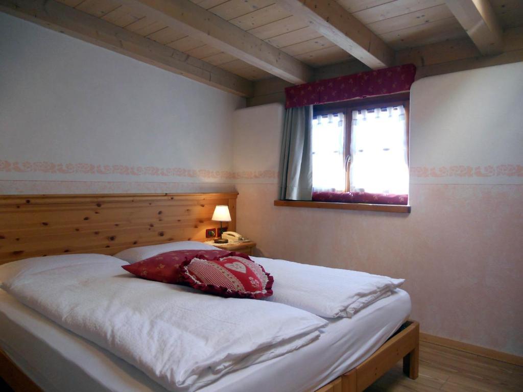 Hotel Garni Salvanel كافاليسِّ الغرفة الصورة
