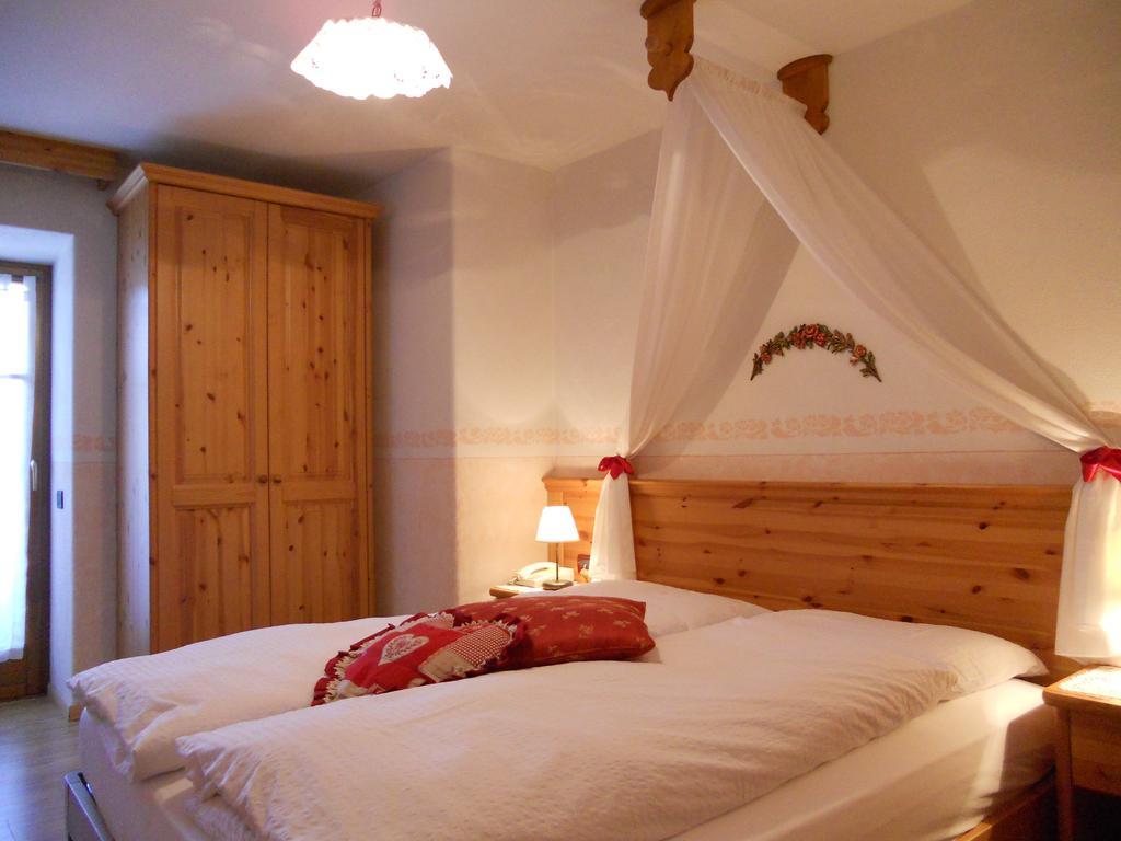Hotel Garni Salvanel كافاليسِّ الغرفة الصورة